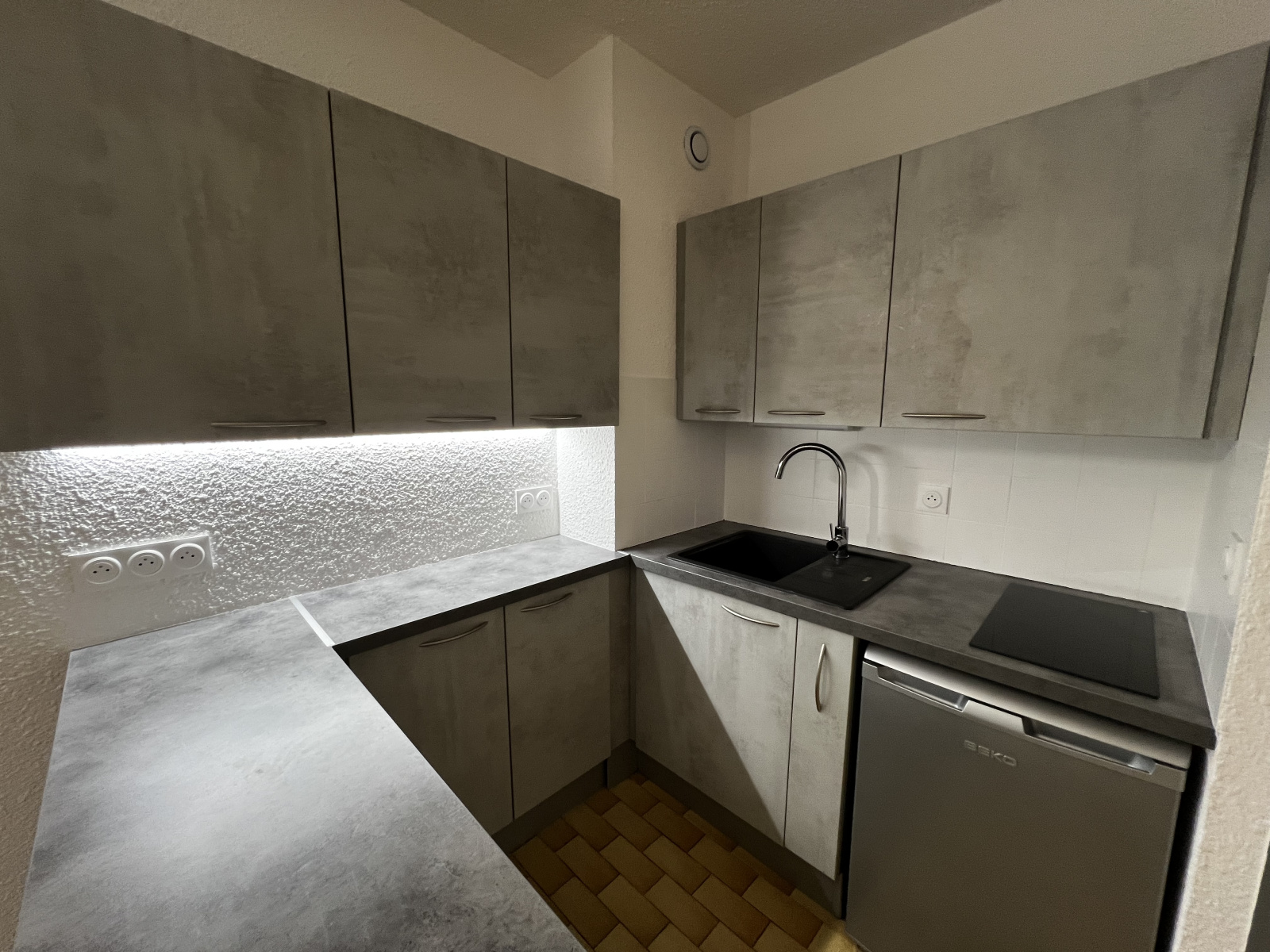 Image_,
            Studio, Mauguio, ref :2-296