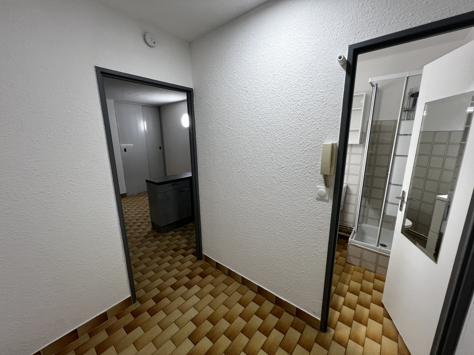 Image_,
            Studio, Mauguio, ref :2-296