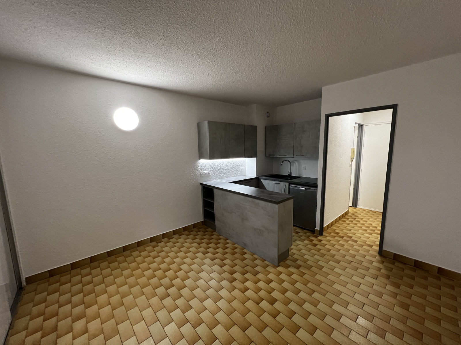 Image_,
            Studio, Mauguio, ref :2-296