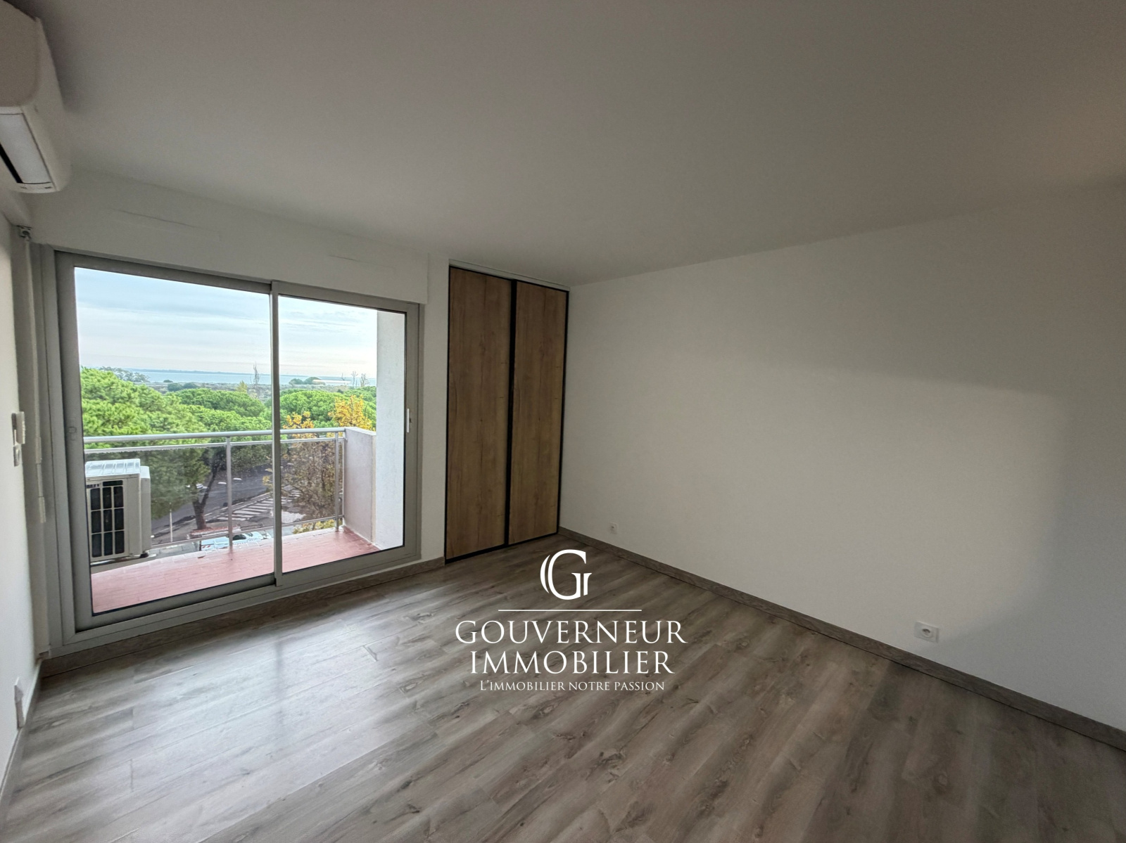 Image_,
            Studio, Mauguio, ref :2-330