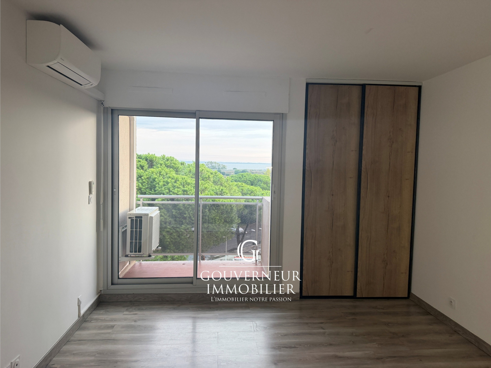 Image_,
            Studio, Mauguio, ref :2-330