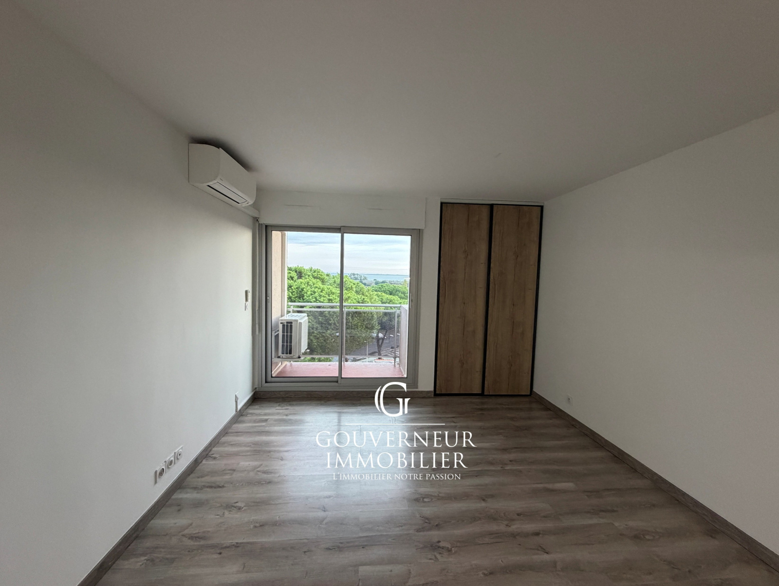 Image_,
            Studio, Mauguio, ref :2-330